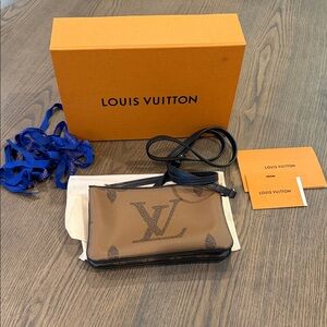 Louis Vuitton Double Zip Pochette